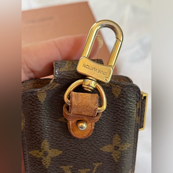 Louis Vuitton Flip Phone Case - Picture 5 of 10